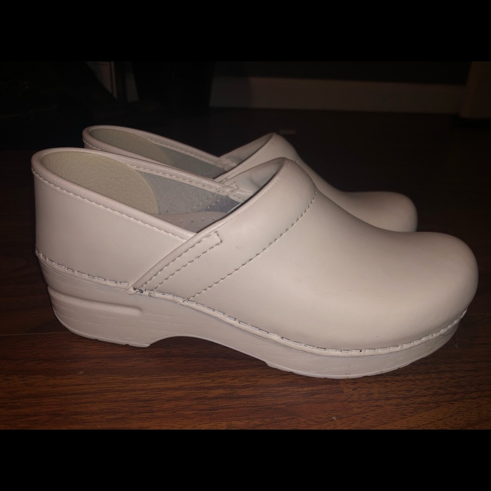 Dansko Women Professional Clogs/Nursing Clogs